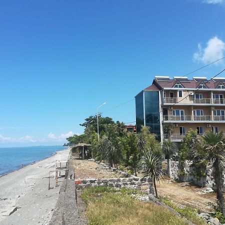 Sunny Land Hotel Tsjakvi Eksteriør bilde