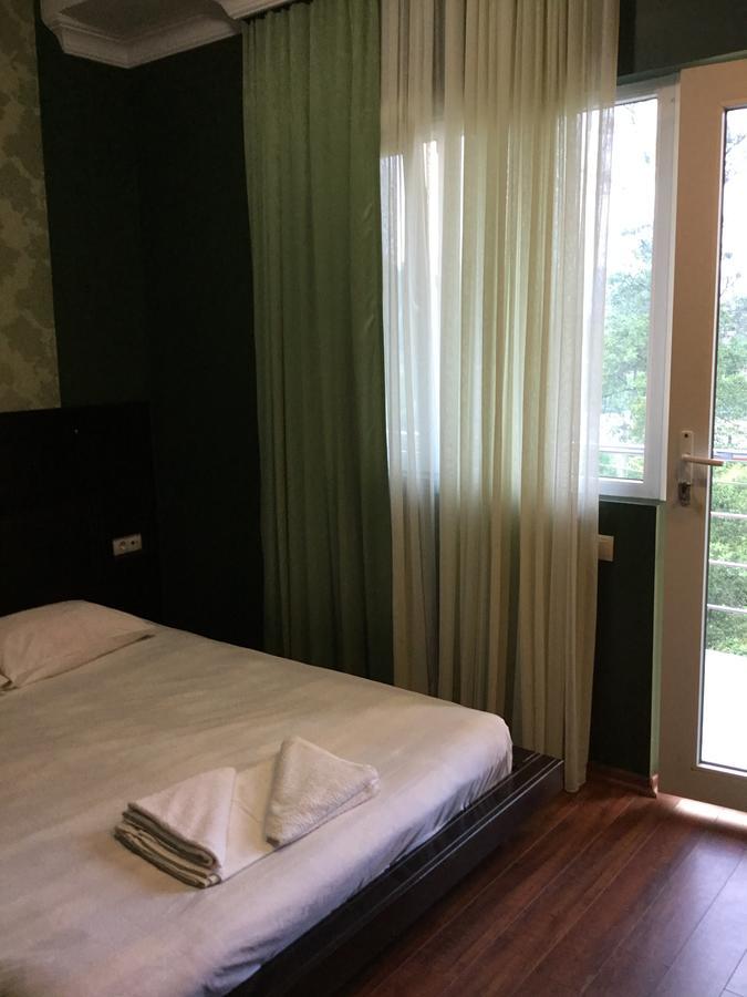 Sunny Land Hotel Tsjakvi Eksteriør bilde
